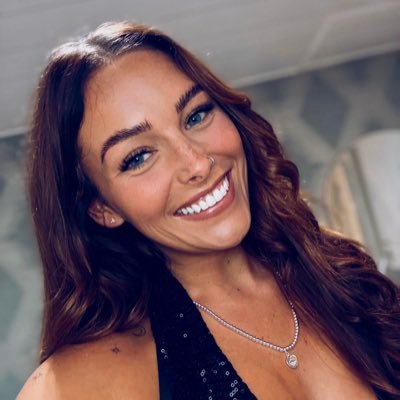 xchloebrownxx's profile picture. 🪬🔮🌛🧚🏼🍄🐚🪸🫧🌊