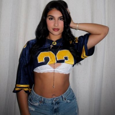 celesteandina's profile picture. INSTA | @celesteandina