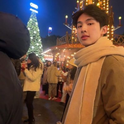 knowseally's profile picture. #meandthee and #head2head totally carried my weekend