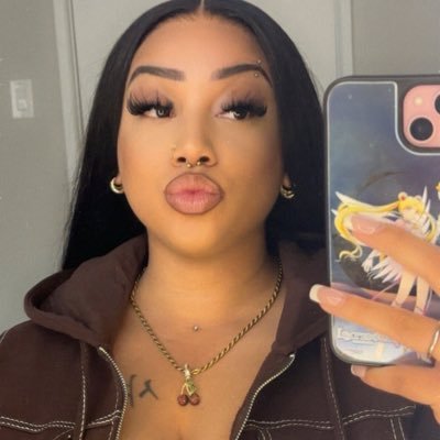 xtrillvalentine's profile picture. • S.T.A.R.S. alpha team 🌿 • maverick hunter • hylian • alchemist • horror • mama 🧸 •