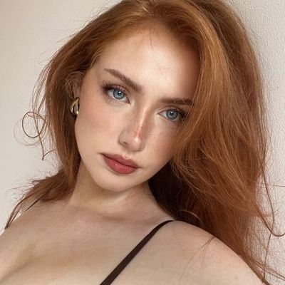 ineffablemaze's profile picture. The number one girl in your eyes.