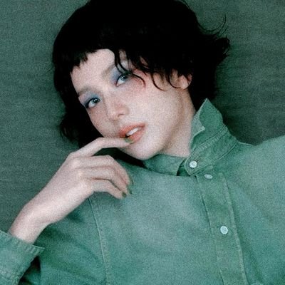 Globe_thistle's profile picture. Lock me in your eyes all of the time - Jisoo Kim 🦪