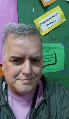 adriano33994441's profile picture. Aún tengo al sol , para besar tu sombra...