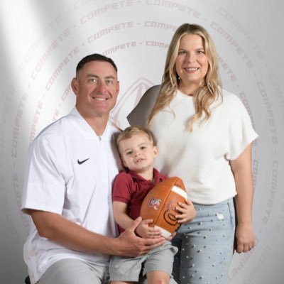 CoachMattGarris's profile picture. Believer, Husband, Father, Coach @LHSvikingsFB #AGTG Col. 3:17 John 3:30
