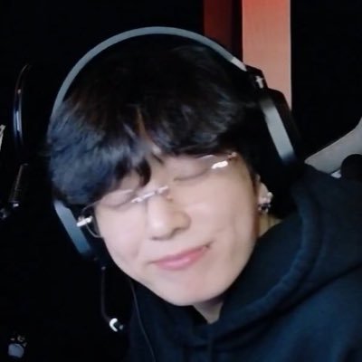 taelovemaze's profile picture. best moment is 𝘆𝗲𝘁 𝘁𝗼 𝗰𝗼𝗺𝗲. 2025!