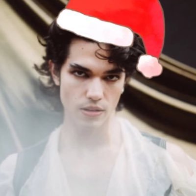 28and13forever's profile picture. ⁺‧₊˚ there’s this beautiful moment in it, where i can sort of just vanish ˚₊‧⁺