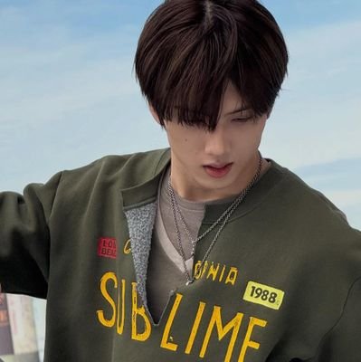 Jisungncto's profile picture. https://t.co/GyCfCK85vj
    He’s Mirthies, Echoes heartthrob. (2002)