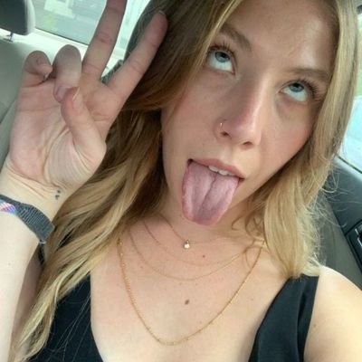 AmberMorri40391's profile picture. Home and bored 😴