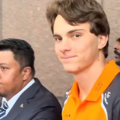 macall02's profile picture. frank ocean me dio la vida y ferrari las ganas de mqtarme