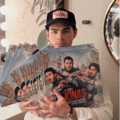 snugglyjoe's profile picture. hugged joe 11.19.19 ⋆₊˚⊹♡ | since ‘07 𐙚˚⋆｡˚ᡣ𐭩