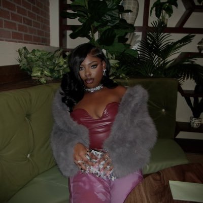 iiiamtimeless's profile picture. im for the girls