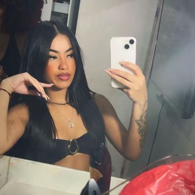 Myka_Santos22's profile picture. axé pra quem é de axé rs🌹📿insta: @mykalle53  Adoiá minha mãe iamenja🌊