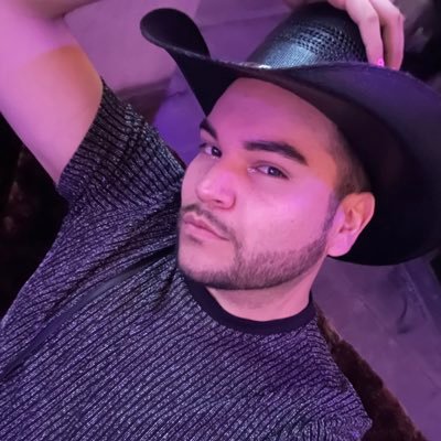 The_HLo's profile picture. I’m here. Hi. 🪐 🖤