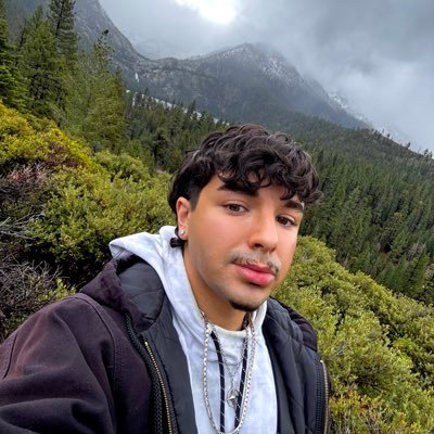 saint_ismael_'s profile picture. liberated living like we ain’t got time