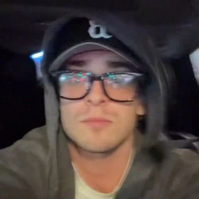 novaesmckenzie's profile picture. julio pena voice's: nadie sabe lo que pasa internamente, solo critican sin saber lo que siente