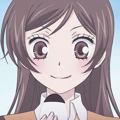 Qse2fyHFJh's profile picture. Tried to paint, ended up with glitter everywhere