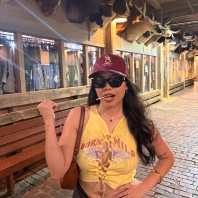 Sashaattores's profile picture. 