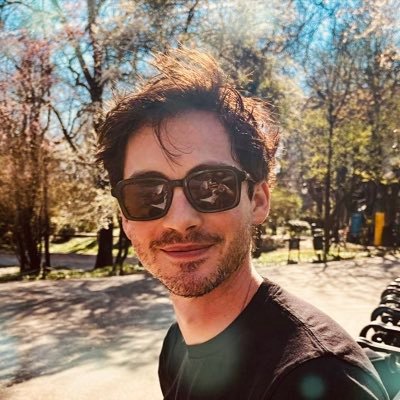 esxtericsxul's profile picture. Habitando el renacimiento vehemente y eterno.