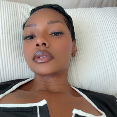 Teylore's profile picture. God is love. Steelers. Fine Foodie. Book girly.