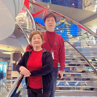 theeastriver's profile picture. 极左极右都是祸水