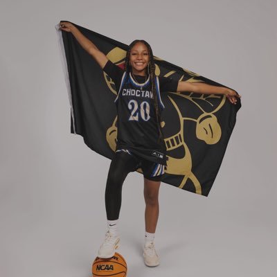 curry_essence's profile picture. Choctaw High School💙🐝 | 5’6 PG/ SG : 3.9 GPA - @SOAssaultGBB Curry.Essence@yahoo.com