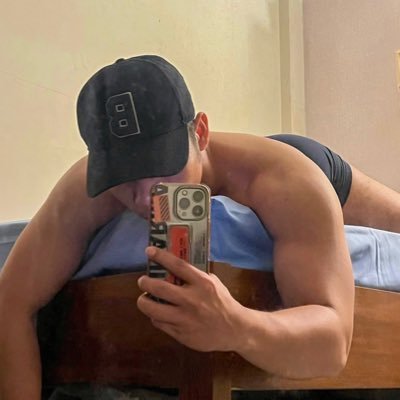 istalkedyou93's profile picture. thirst-trapping. nothing else 🍑 Check my preloved ⬇️