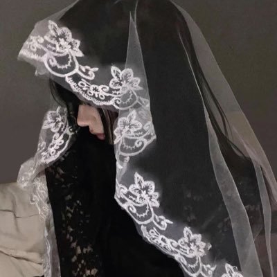 dyingalivee's profile picture. Life begins where fear ends