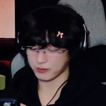 ash__reads's profile picture. 18+ • she/her - OT7 Army - reading acc + personal.                         I occassionally post rec threads^^