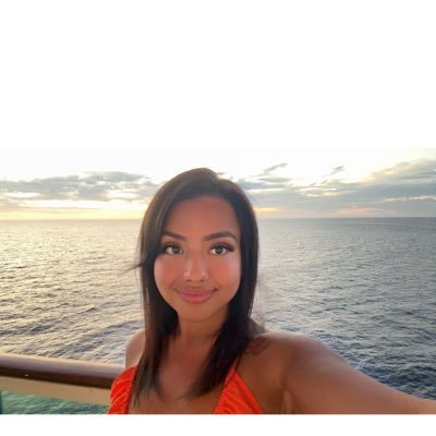 Love_Yvettee's profile picture. 