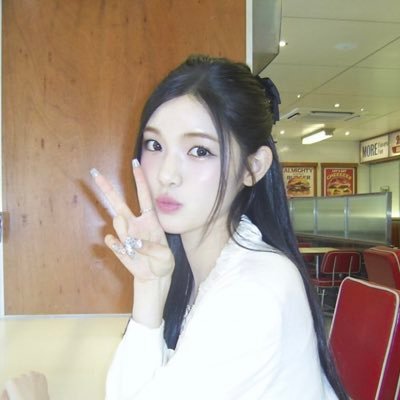 yooharamm's profile picture. Her gaze,sparkling with pretty magic, captivates anyone who sees it,leaving them mesmerized 𝙈𝙞𝙧𝙩𝙝𝙞𝙚𝙨 in her eyes. She, 𝗬𝘂𝗵𝗮. (2007)˚⋅ᝰ.ᐟ