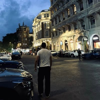 BabutaAniket's profile picture. रोज़ी रोटी लिखी ऊपर वाले ने अफ़सोस नहीं।