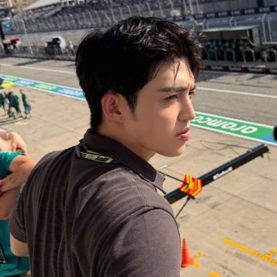scuops's profile picture. Mendekap ketujuhbelasan dalam pusara kasih @einha selalu di genggaman. Di dalam khidmat, Choi Seungcheol tersemat. (1995)