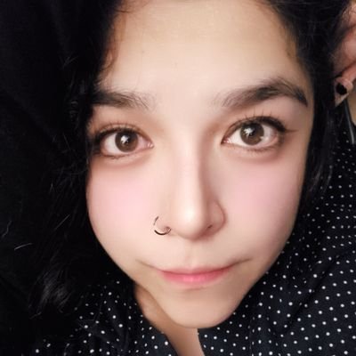 btljusbtljus's profile picture. Arqueóloga mayista. Bruja, Adivina, Sirena y Karaoke Star. Megalómana Horny-Socialite. Catadora de altos, barbones y tatuados. Curadora de nudes.