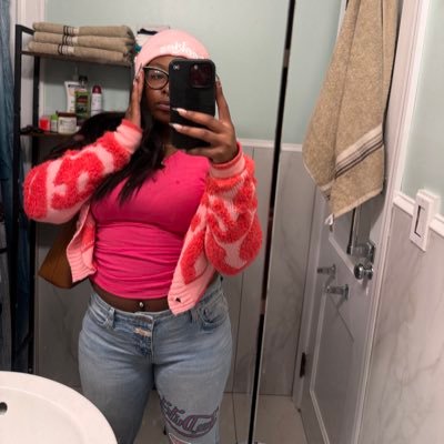 _davinaera's profile picture. •she/her💎 •fem🩷 •birth DOULA👩🏾‍🍼 •#fullstackHER👩🏾‍💻