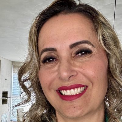 EsterLacerda4's profile picture. Pastora que pensa, psicanalista que ora. Guiada por fé e movida por propósito. Id domado, ego tratado, alma liberta