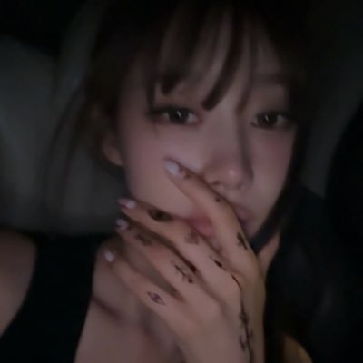 thakv0's profile picture. „𝑾𝒆‘𝒍𝒍 𝒔𝒕𝒊𝒍𝒍 𝒄𝒐𝒏𝒏𝒆𝒄𝒕 𝒏𝒐 𝒎𝒂𝒕𝒕𝒆𝒓 𝒘𝒉𝒂𝒕“ 🖤