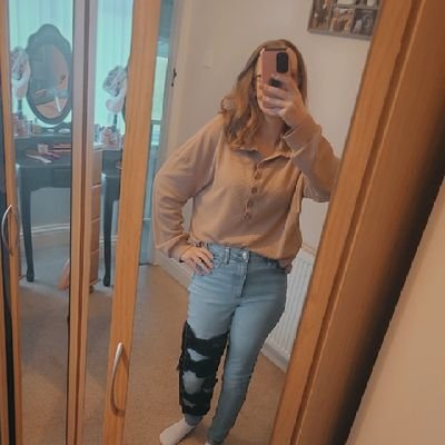 EmilyNeash's profile picture. What lies behind us and what lies before us are tiny matters compared to what lies within us ❤