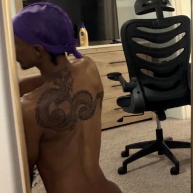 hedgaftho's profile picture. Shy Freak 🤫