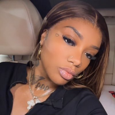 badgyalnini_'s profile picture. ig @ badgyalnini