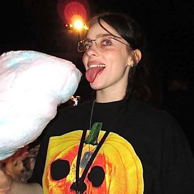 rissascomet's profile picture. billie eilish and twenty one pilots are my life ₊˚⊹☆ I block minors & assholes