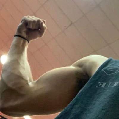 justneedsleep25's profile picture. Apun hi bhagwaan hai 🙏