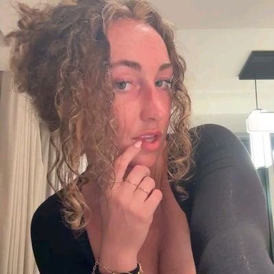 ElizabethW54900's profile picture. It's me.🤞love♥️ and peace 🤞