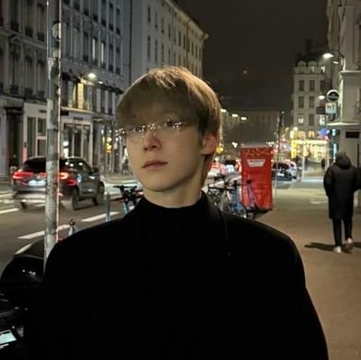 jyunhoh's profile picture. Hey, slide to me.