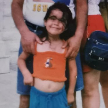 ValentinaBotell's profile picture. humana con suerte