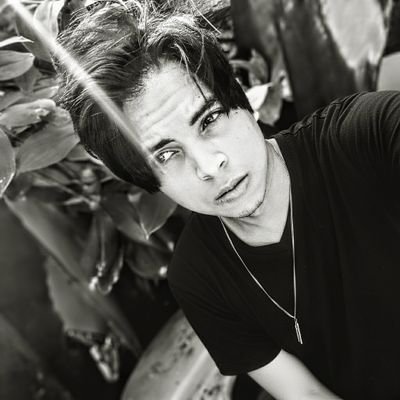 iamelimckenzie's profile picture. • latino • Tech Savvy  • graphic designer/editor. 📧 elimckenziee@gmail.com