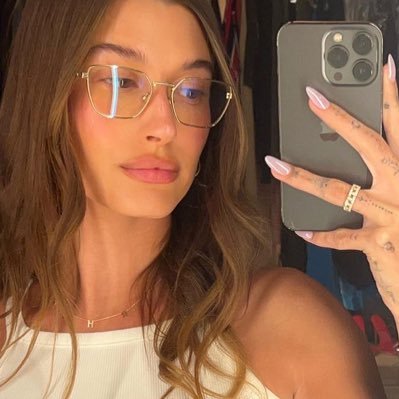 bxdhcney's profile picture. sunshine mixed with a tiny bit of sleepiness ✨