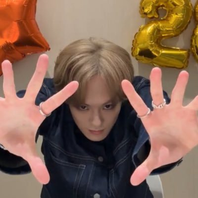 DOlVI4Hgg195144's profile picture. TravisJapan 箱推し💜そして松村北斗 6歳と3歳が家におり、近所の柴犬と地域猫をこよなくあいしています