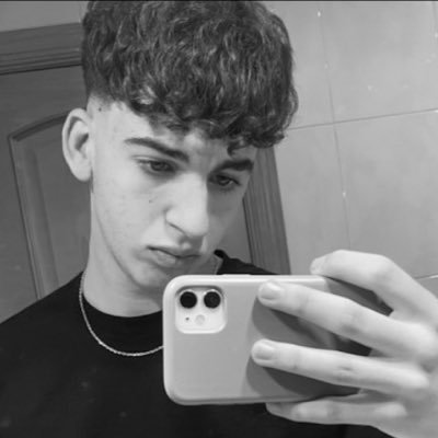 alexx___23's profile picture. @aleex_2_