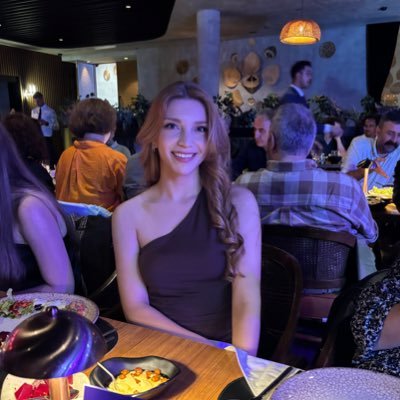 fearofsunrise's profile picture. 👩🏼‍💻 | day by day