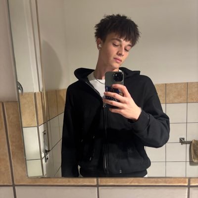 IntercensaI's profile picture. 